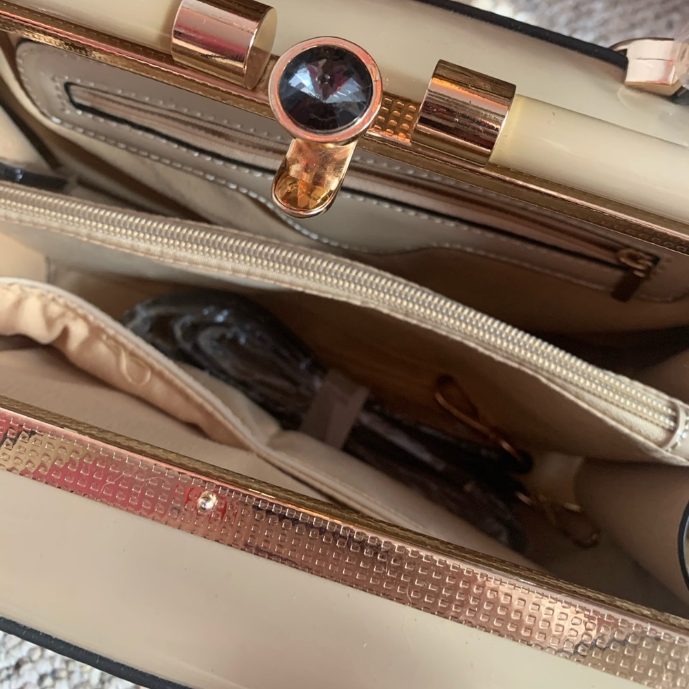 Purse - Picture 5 of 7